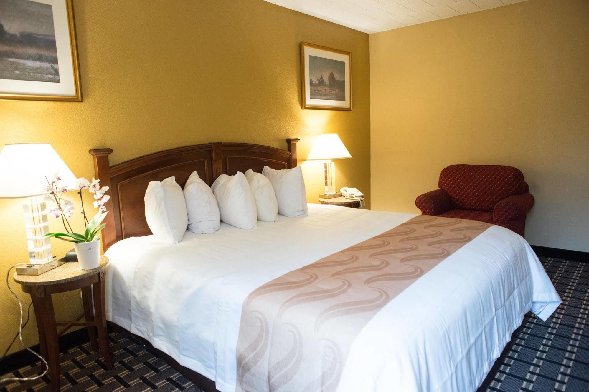 Quality Inn New Kensington Ngoại thất bức ảnh