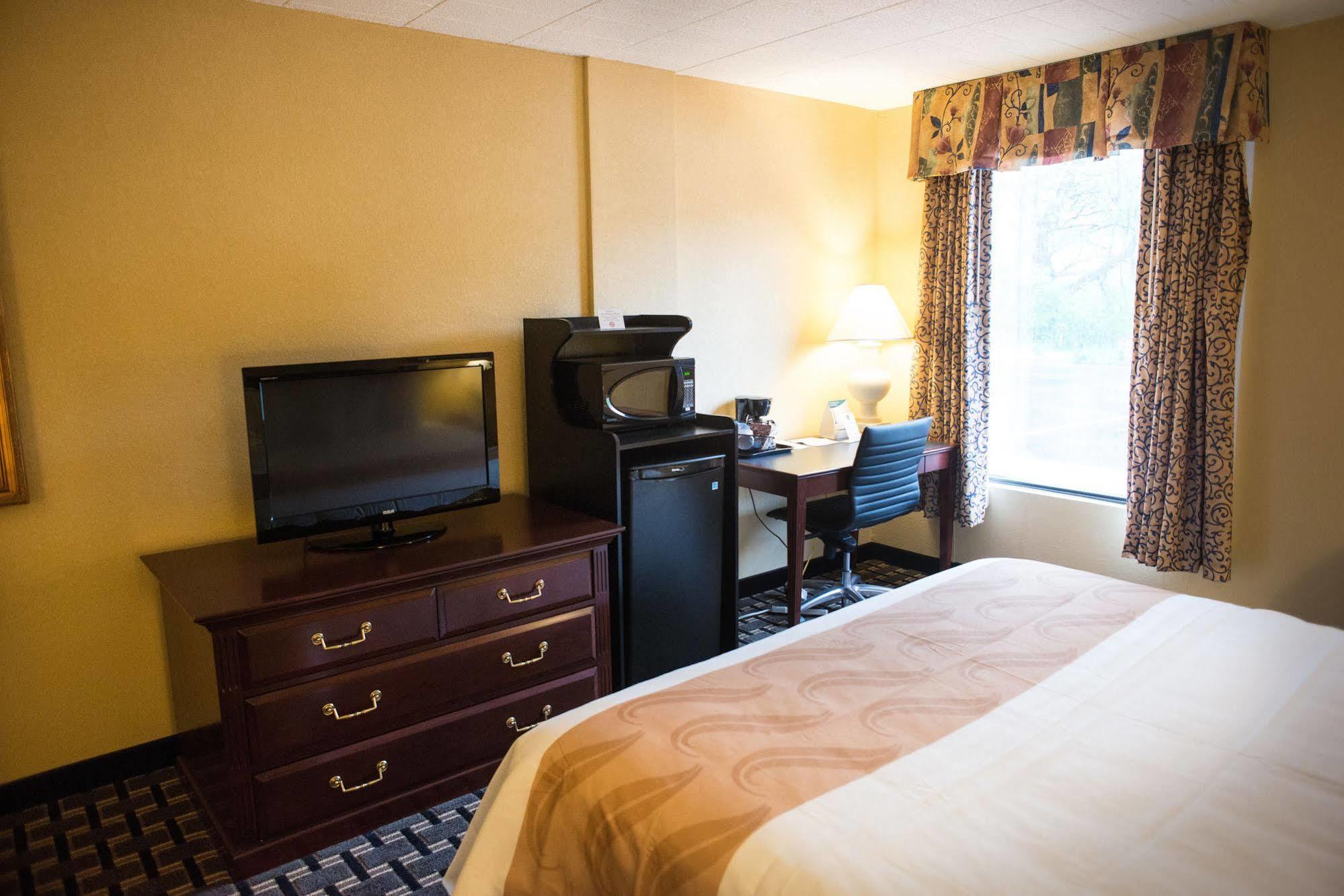 Quality Inn New Kensington Ngoại thất bức ảnh